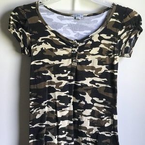 ❤️Final❤️size Med green camo shirt.very nice